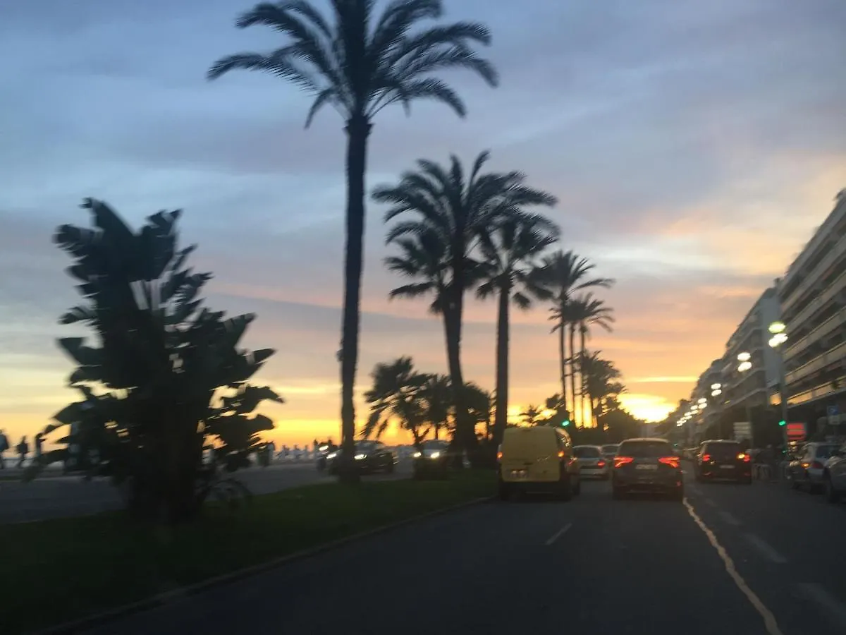 Appartamento Studio à 2 pas de la promenade des anglais Nizza